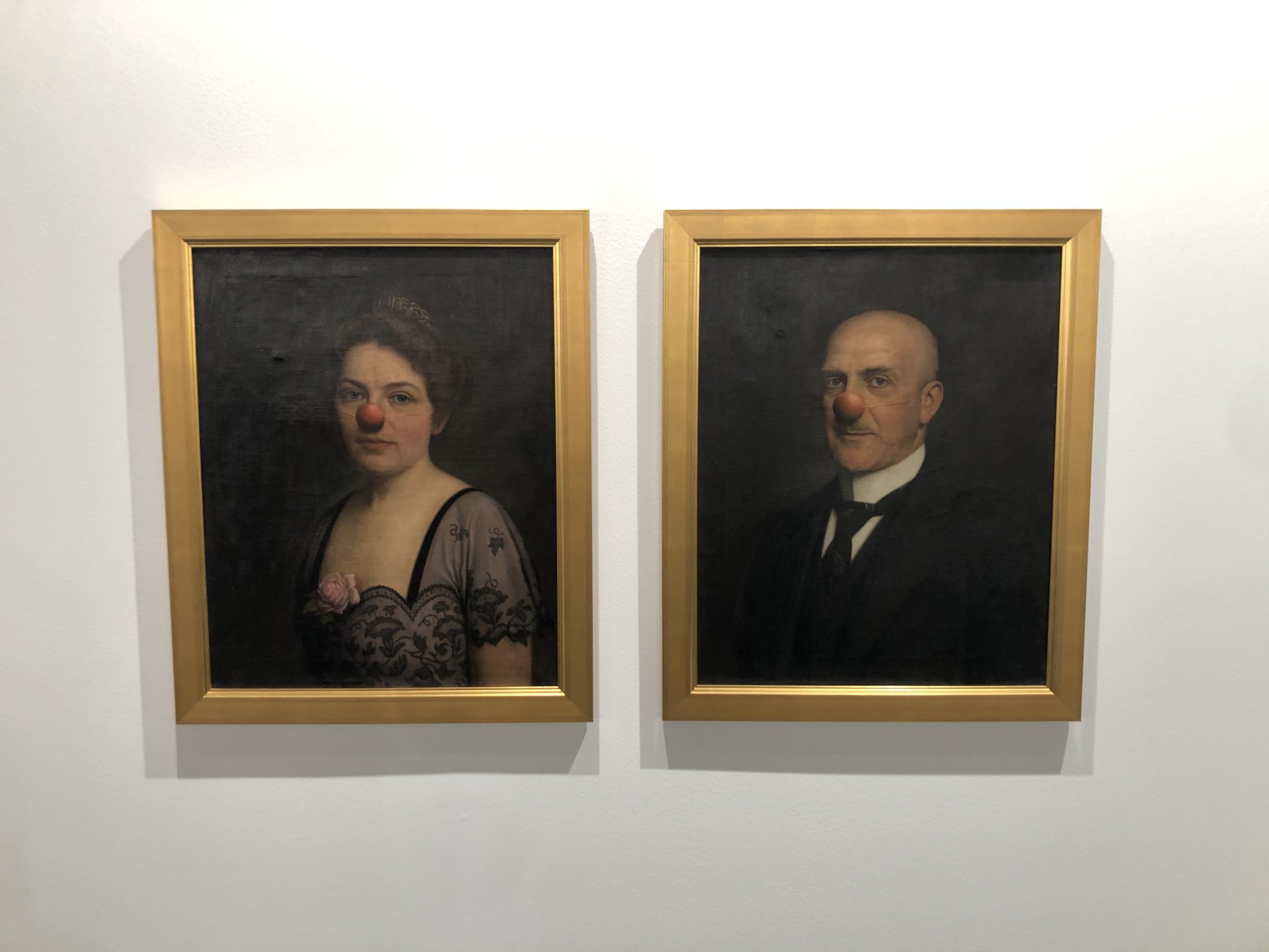 Man and Woman with red nose. Hans-Peter Feldman.